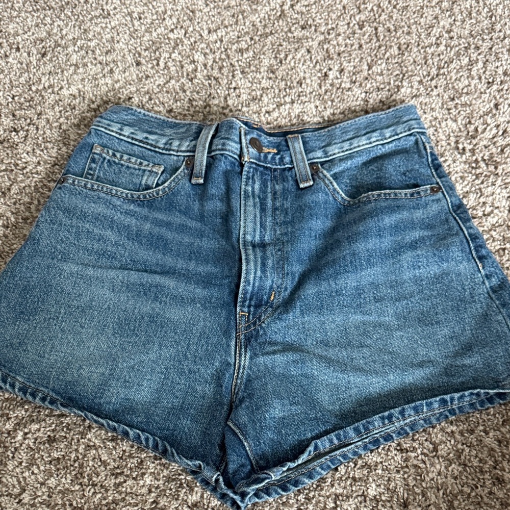 Levi’s high wasted mom shorts